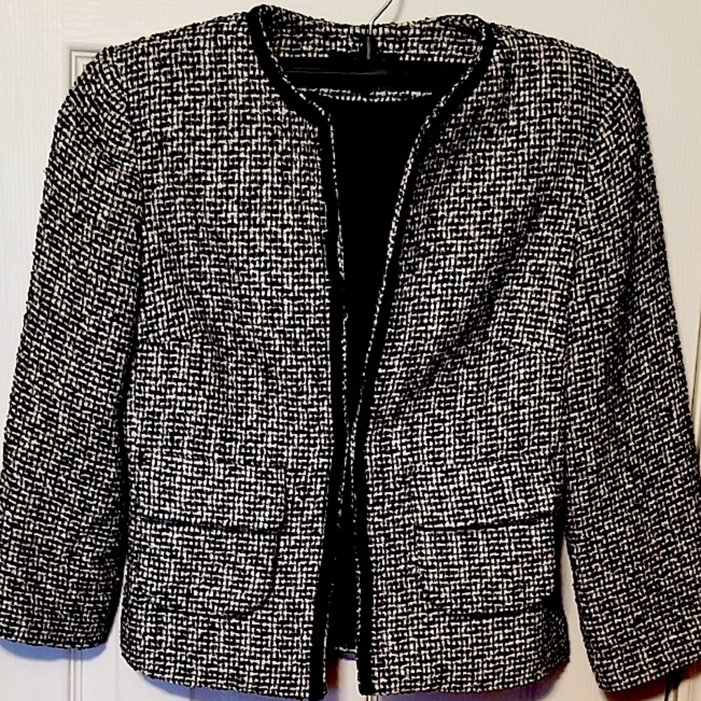 Express EUC waist length blazer• white & black. Size 0